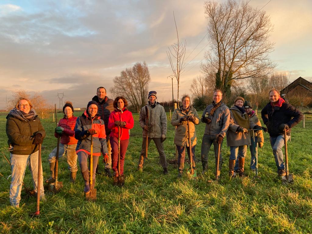 Plantations participatives dans le jardin-forêt ESCUNA